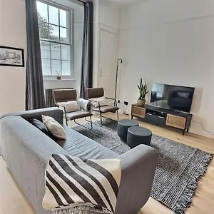 Luxury Quiet 2 Bed Apartment